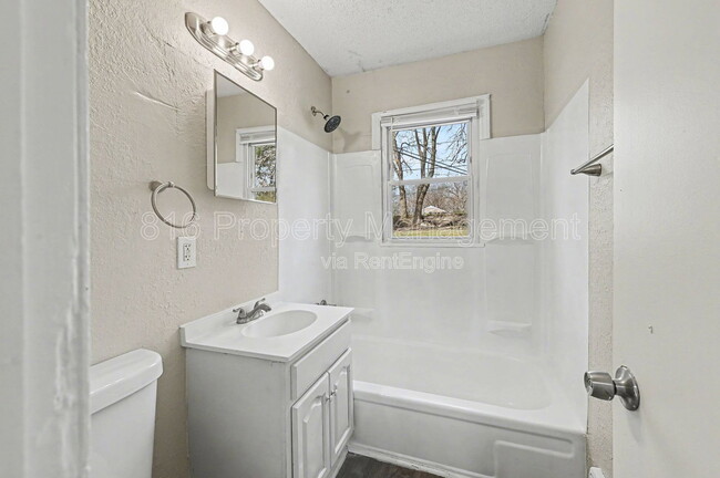Building Photo - 7036 Bellefontaine Ave