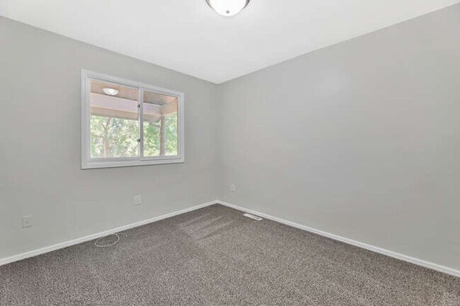 Building Photo - 2025-2027 N. Rosewood Ct.