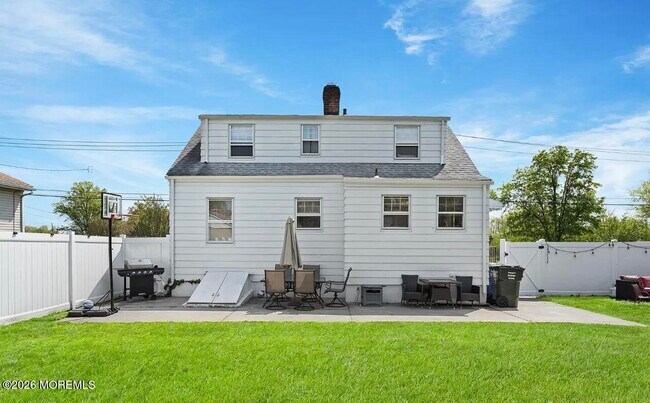 Building Photo - 585 Bamford Ave