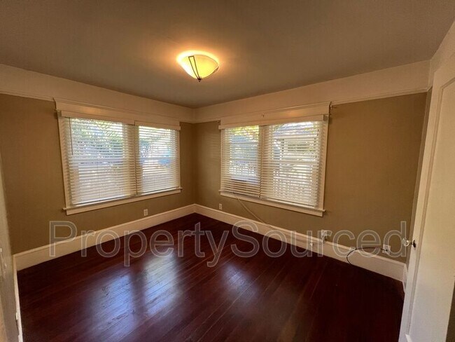 Building Photo - 151 Berverdor Ave