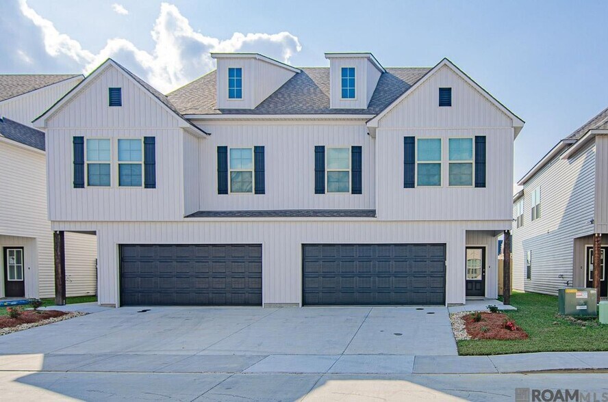 Building Photo - 5618 Cottage Lake Dr