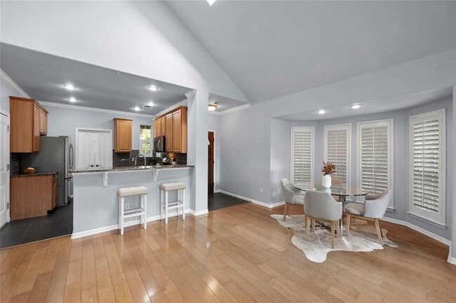 Building Photo - 6704 Menchaca Rd