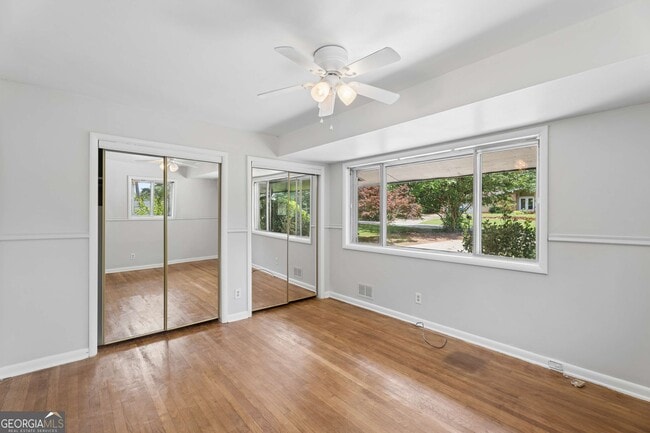 Building Photo - 3543 Cloudland Dr