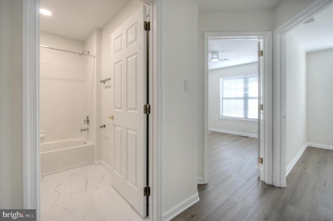 Building Photo - 18 Alexandra Ct