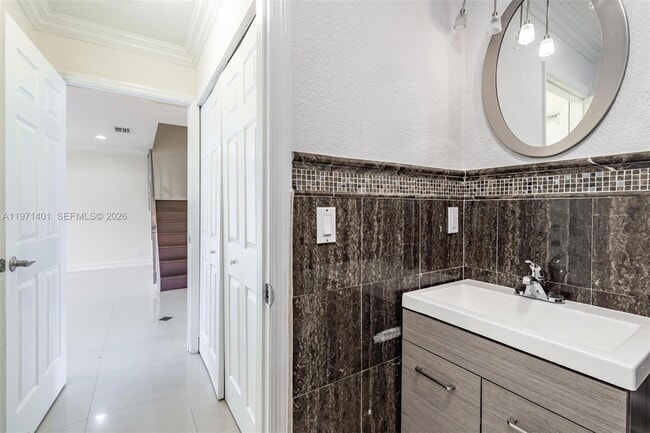 Building Photo - 11191 SW 17th Manor