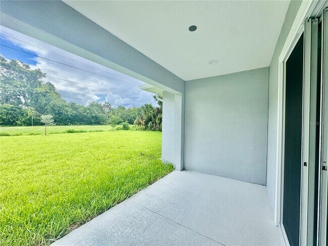Building Photo - 8 Coral Reef Ct N