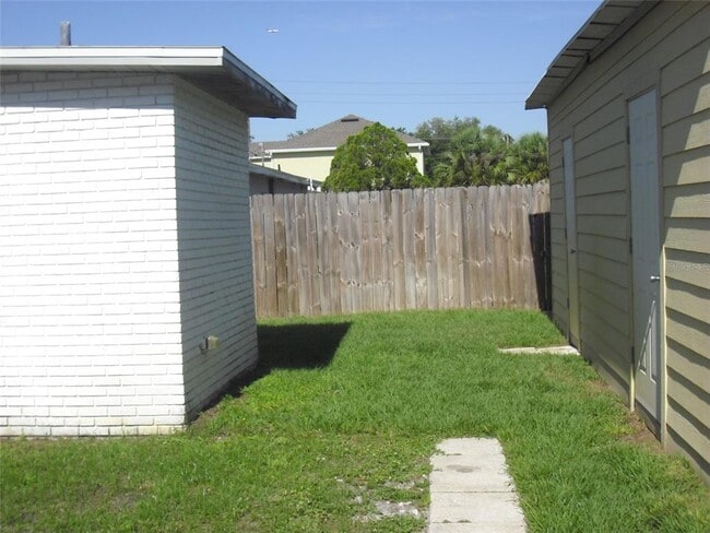 Building Photo - 3209 W Tyson Ave