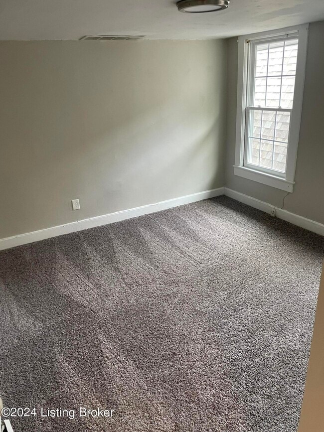 Building Photo - 2052 Midland Ave