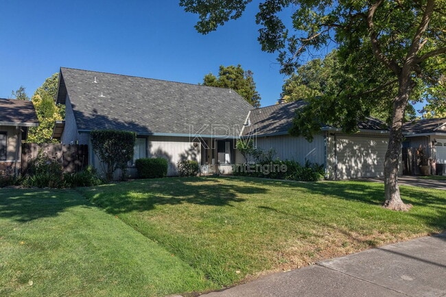 Building Photo - 2828 Smoke Tree Cir
