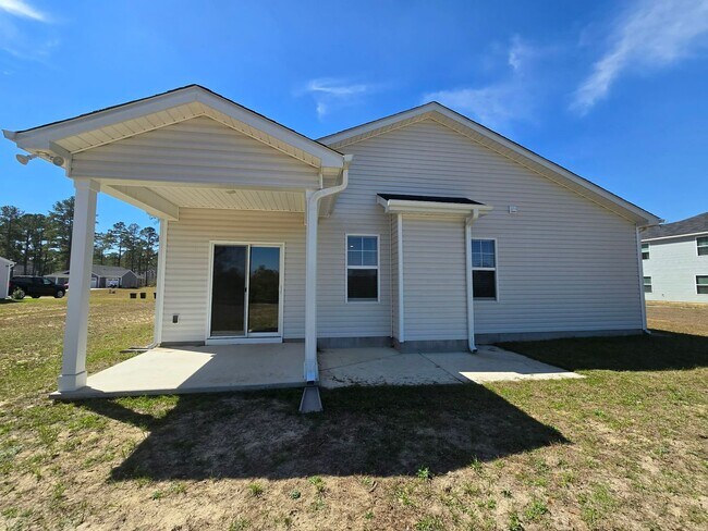 Building Photo - 4 Bedroom, 2 Bath Ranch Available for Rent Now!