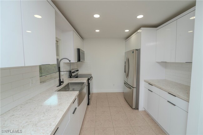 Building Photo - 2701 6th St W