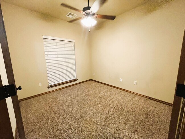 Building Photo - 14812 Brent Cir