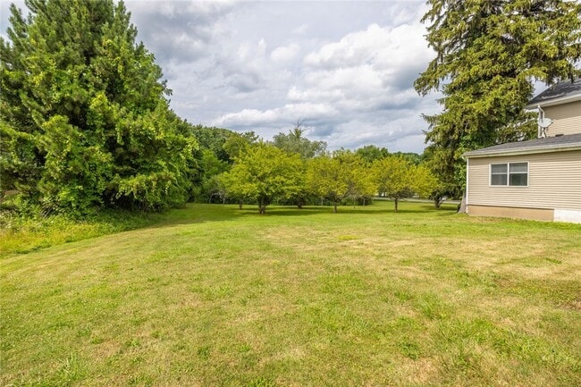 Building Photo - 757 Holt Rd