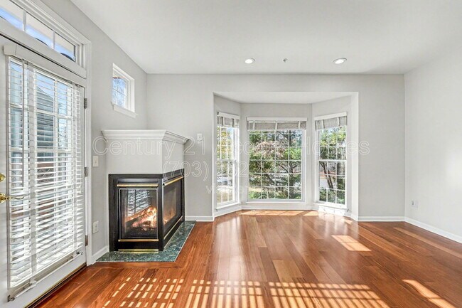 Building Photo - 716 Scarburgh Way