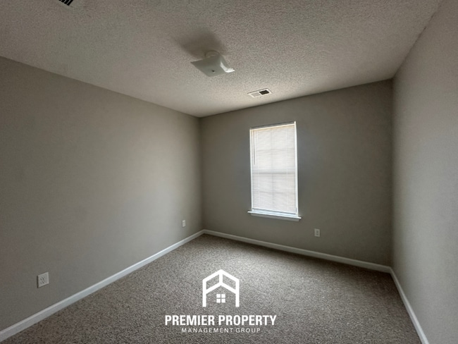 Building Photo - 2280 Southern Woods Dr