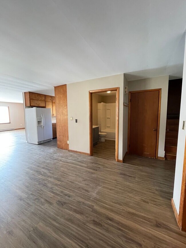 Building Photo - Two Bedroom in Delphi - Available in October