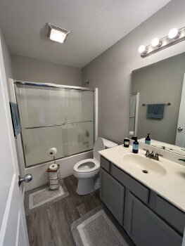 Building Photo - Spacious 3BR+ with fully fenced in backyard