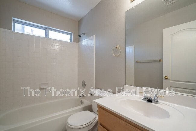 Building Photo - 1070 W Chilton Dr