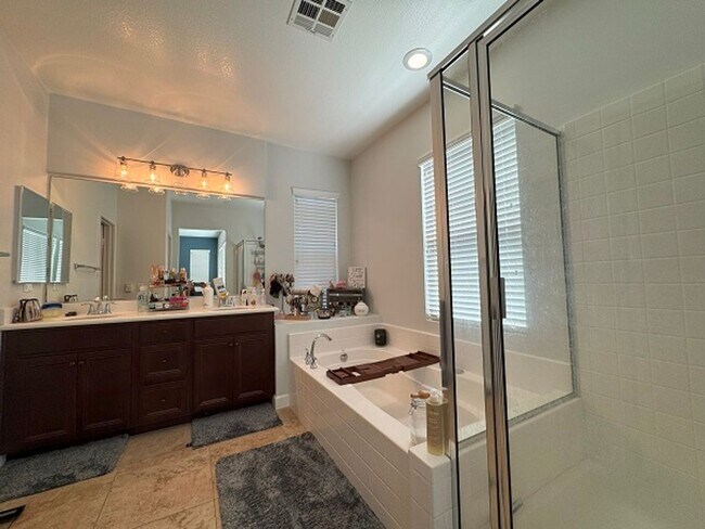 Building Photo - Beautiful House in Wolfcreek- Close to Pec...
