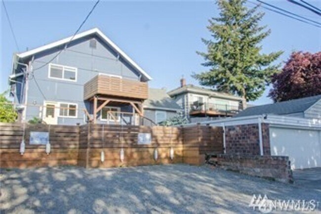 Building Photo - 2bd/1ba Seattle Home