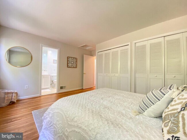 Building Photo - 11509 Parkedge Dr