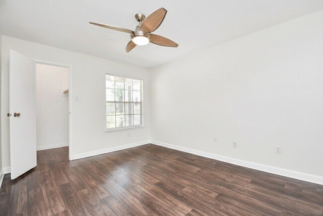 Building Photo - 7400 Bellerive Dr