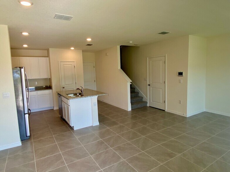 Building Photo - 392 Preston Cv Dr
