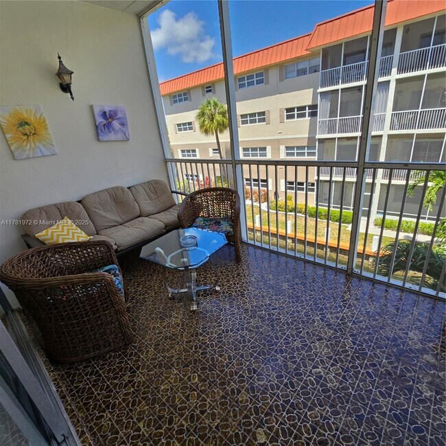 Building Photo - 2097 S Ocean Dr