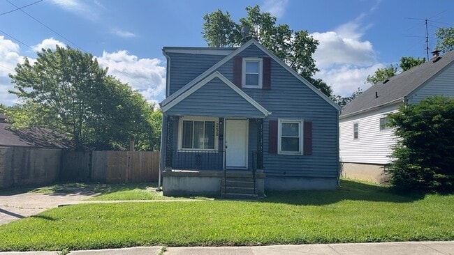Primary Photo - 250 E Parkwood Dr