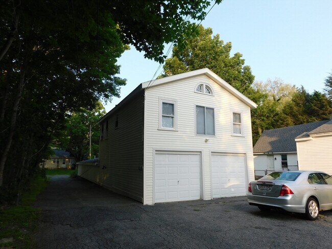 Building Photo - 250 Parkerville Rd