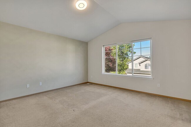 Building Photo - Beautiful Gated Home in Puyallup