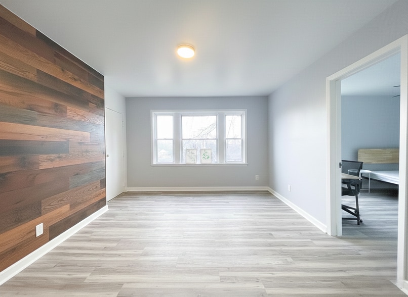 Building Photo - 5737 Hobart St