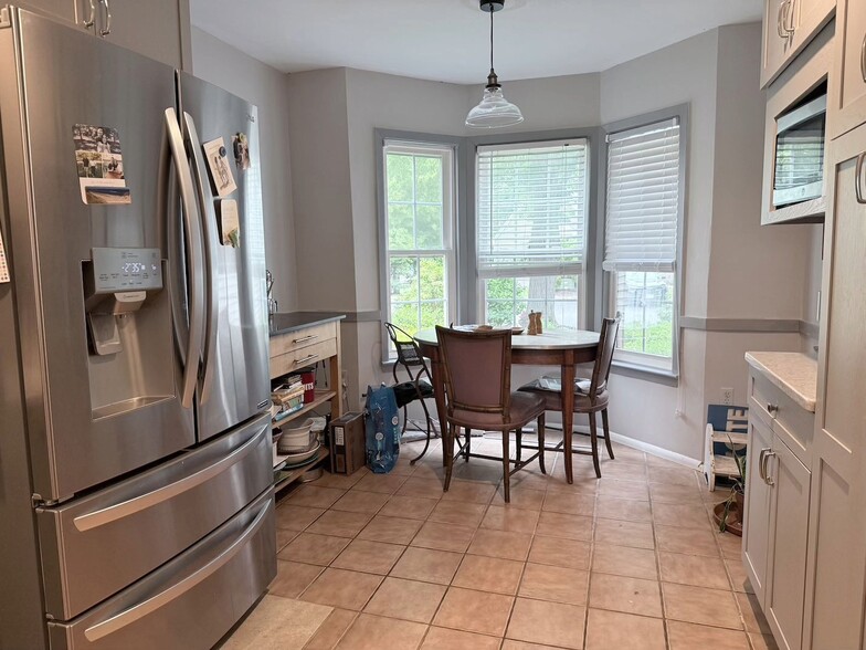 Eat In Kitchen - 126 Coccio Dr