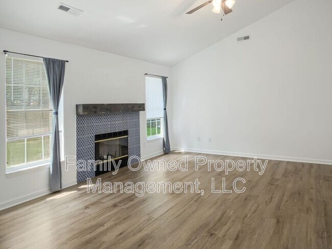 Building Photo - 147 Danzid Dr