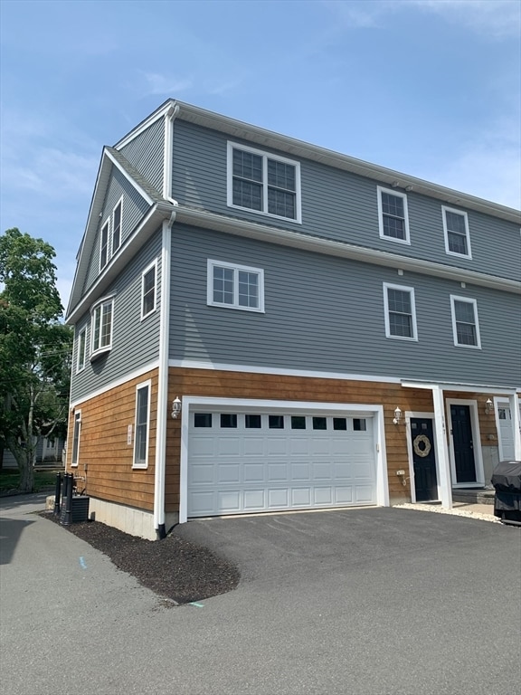 Building Photo - 147 Green St