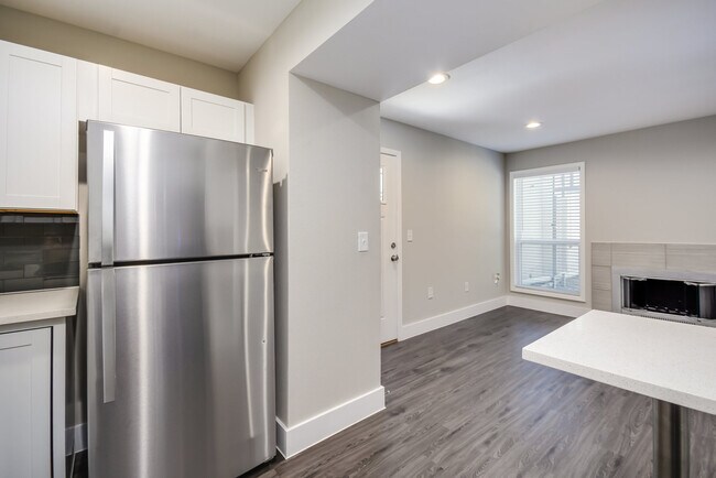 Building Photo - 935 La Posada Dr