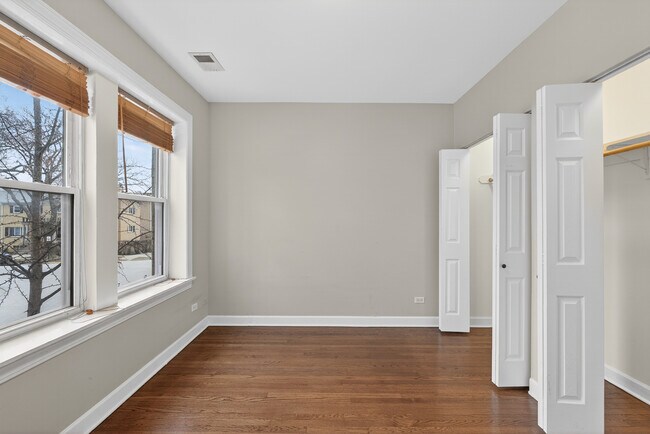 Building Photo - 9100 Lamon Ave