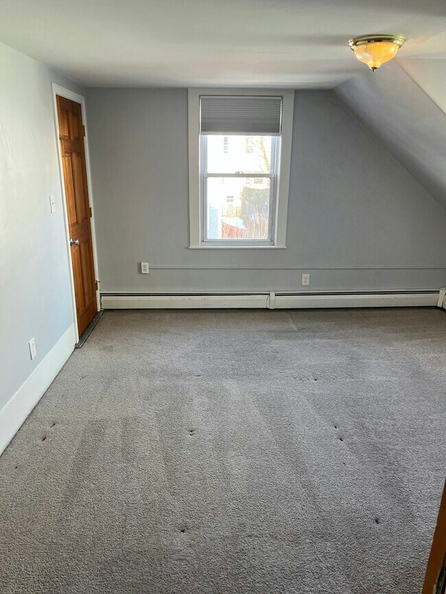 Building Photo - 18 Roundy St