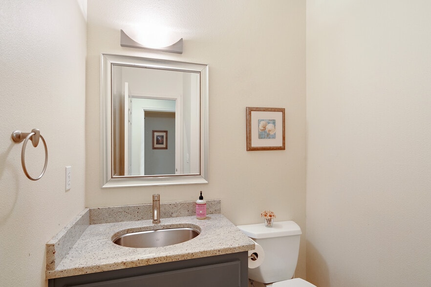 Building Photo - 4972 Hampton Ct