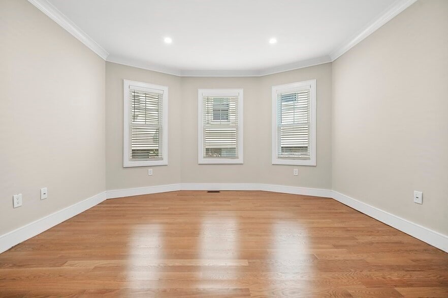 Building Photo - 44 Iffley Rd