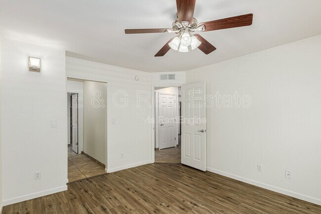 Building Photo - 1905 E University Dr