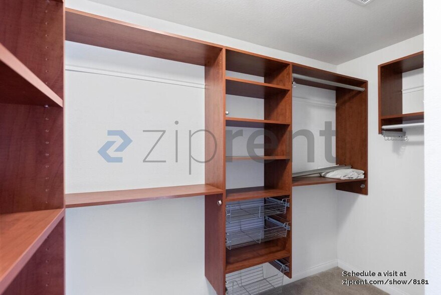 Building Photo - Unit