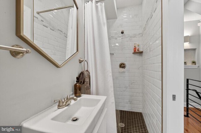 Building Photo - 2216 Almond St