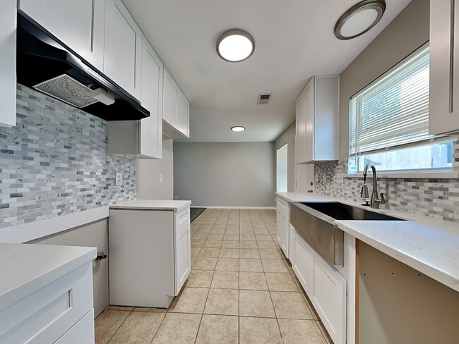 Building Photo - 18109 Eganville Cir