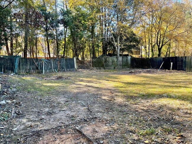 Building Photo - Totally Remodeled 2 Bed/1.5 Bath Ranch Style Duplex in a Quiet but Convenient Neighborhood!