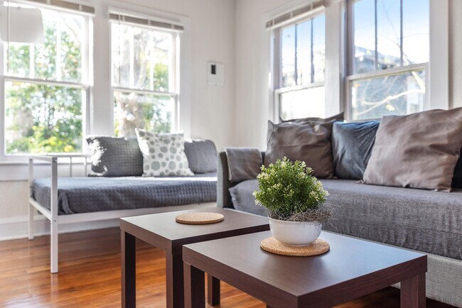 Building Photo - 2672 Post St