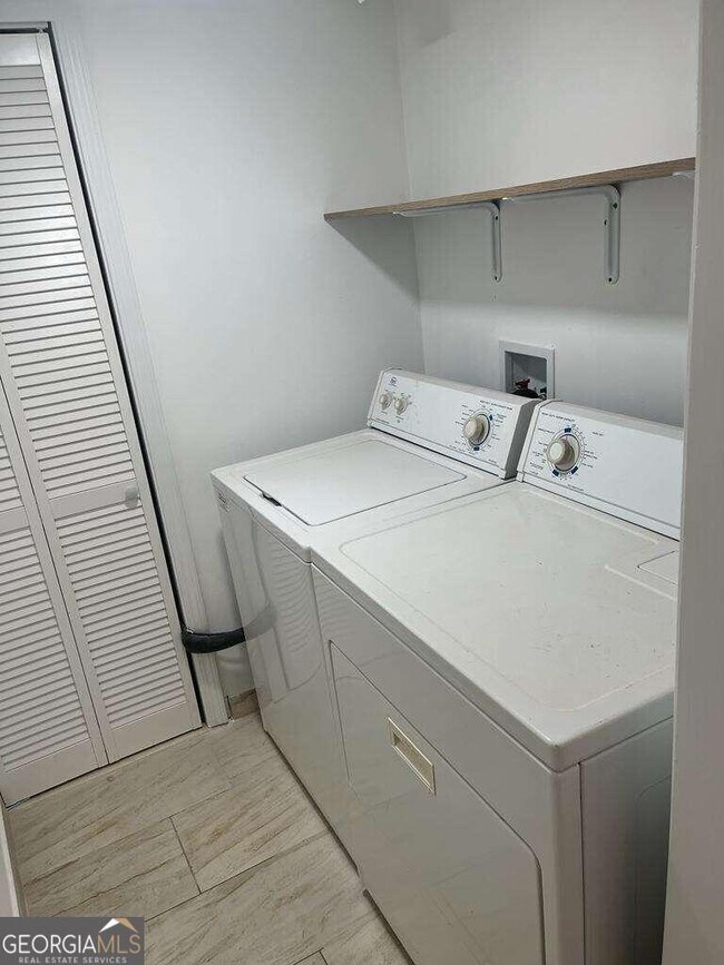 Building Photo - 3246 Mar Lanta Dr