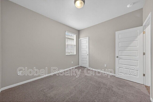 Building Photo - 13015 Red Elks Lks