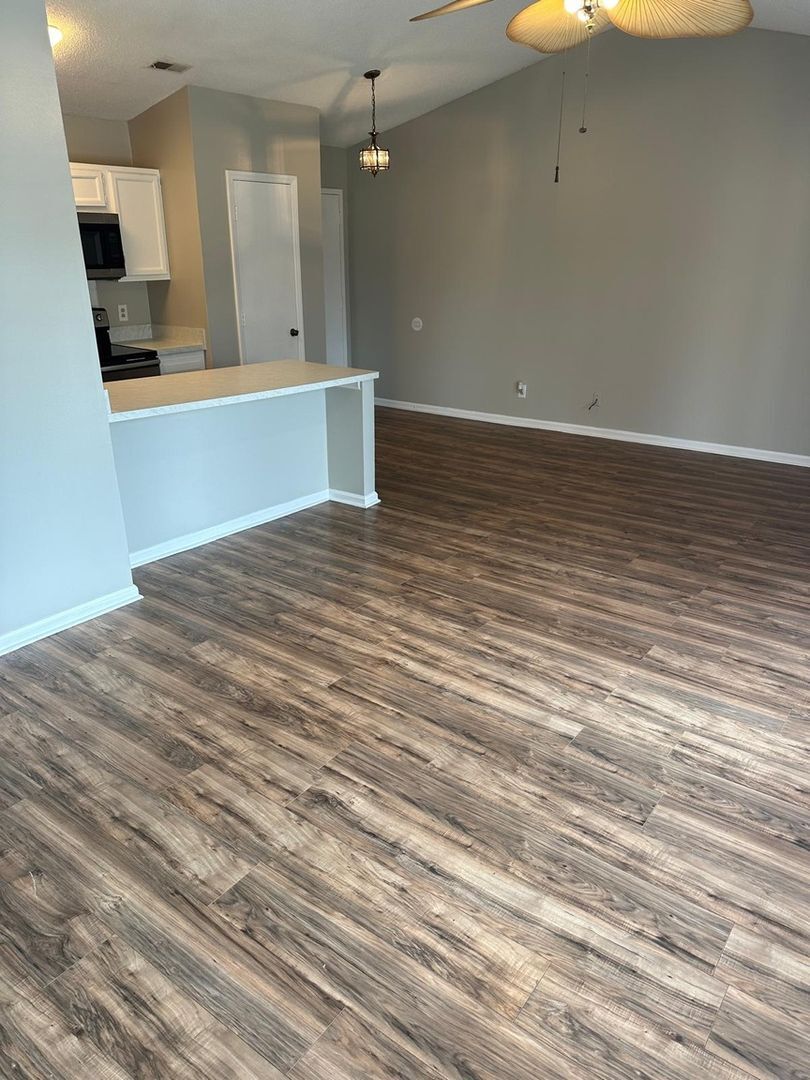 Building Photo - 6166 Meadow Rose Ln