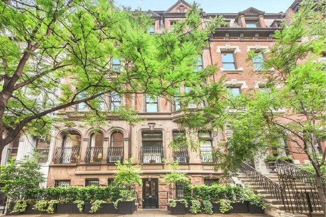 Building Photo - 54 E 83rd St